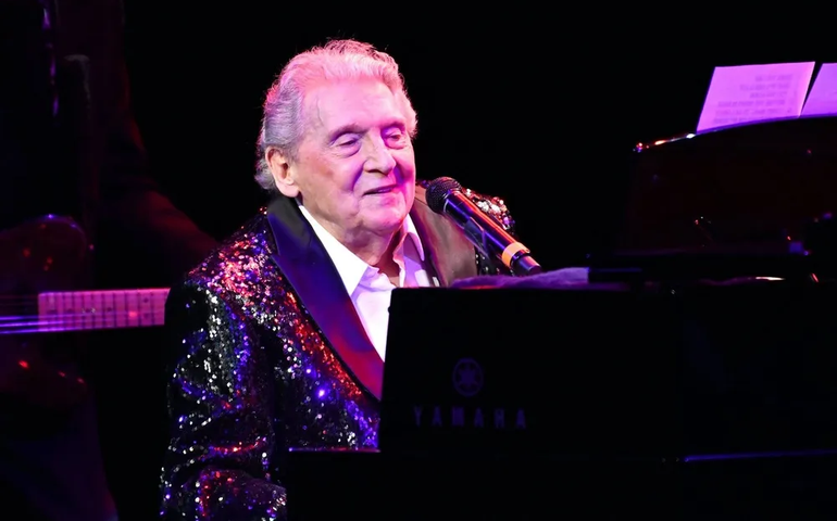 Morre Jerry Lee Lewis, um dos pioneiros do rock and roll, aos 87 anos