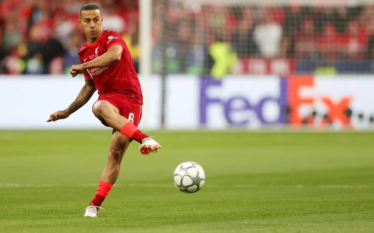 Thiago Alcântara, filho do tetracampeão Mazinho, anuncia saída do Liverpool ao fim da temporada
