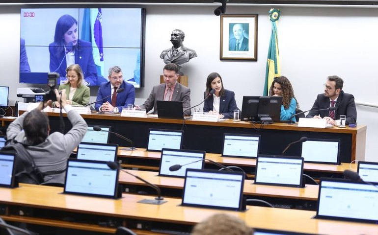 Para especialistas, monitoramento de metas do novo PNE não pode ter viés punitivo