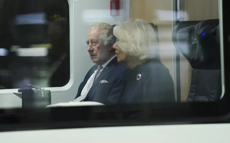 Charles III encerra atividades de trem real para reduzir custos
