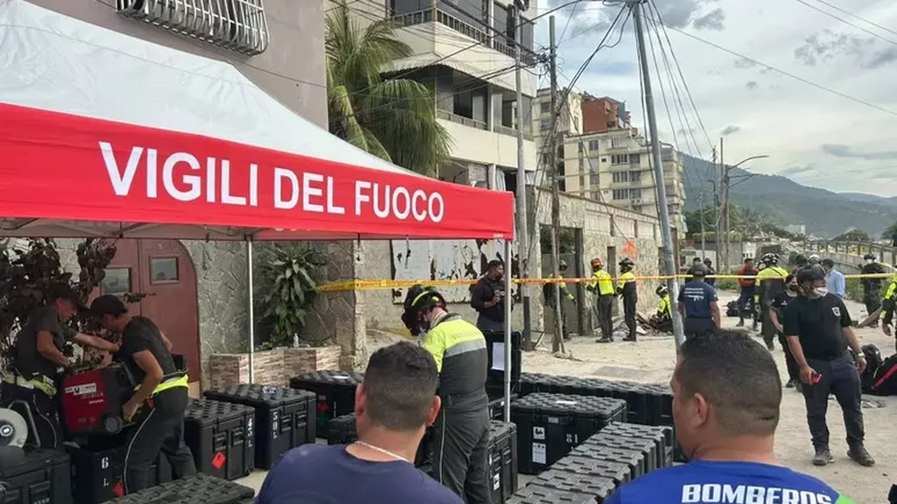 Bombeiros italianos iniciam retorno após missão de resgate na Venezuela