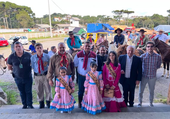 Cavalgada da Serra passou por Gramado demonstrando culto à tradição gaúcha