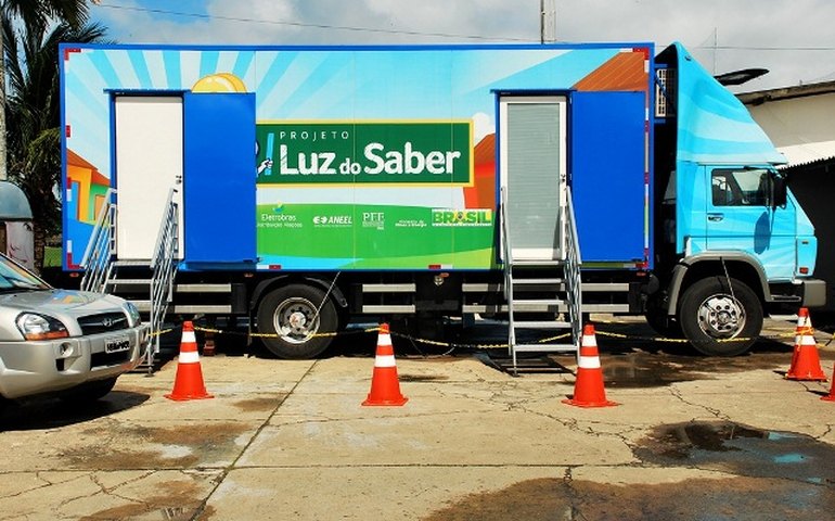 Projeto Luz do Saber promove conscientização sobre energia elétrica