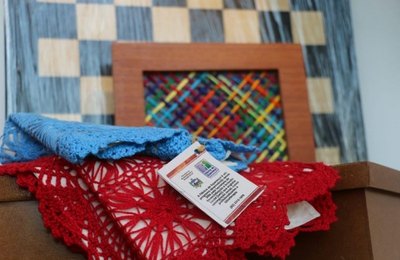 Peças produzidas por reeducandas estão à venda na orla de Maceió