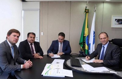 Governador assina contrato para construção da Maternidade de Risco