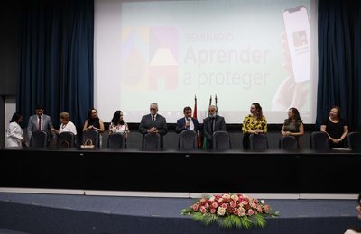 Ministério Público e várias instituições promoveram seminário e lançaram o aplicativo “Aprender a Proteger”