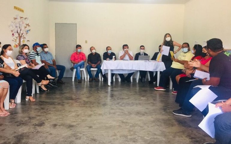 Luta da educação conquista reajuste e rateio do FUNDEB e suspende greve em Estrela de Alagoas