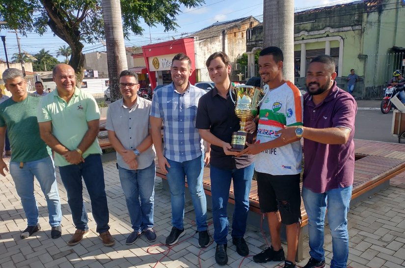 Delegação do Coruripe que conquistou o título Alagoano da Série B, é recebida pelo prefeito Marcelo Beltrão