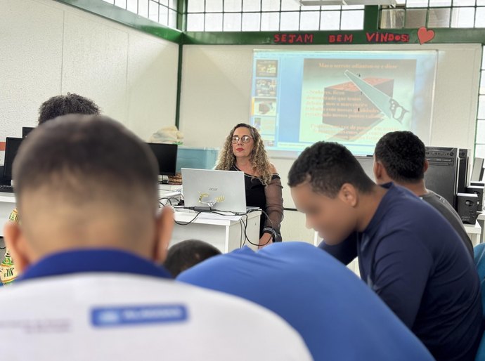Adolescentes em medidas socioeducativas são preparados para o mercado de trabalho