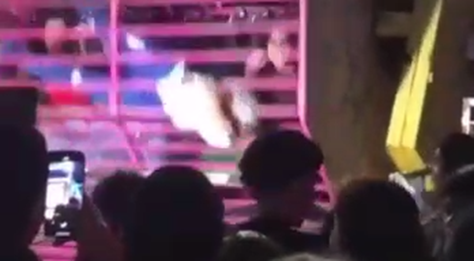 Jovem cai de brinquedo e fica pendurada na grade de parque de diversões em Tobias Barreto
