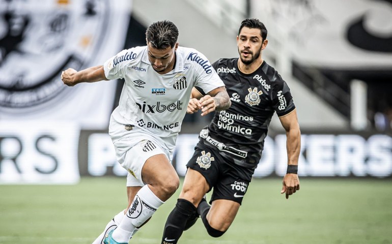 Santos e Corinthians empatam em bom clássico na Vila Belmiro