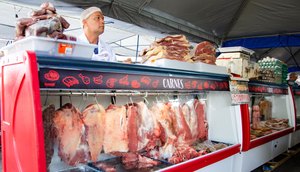 FEIRA LIVRE / Foto: Felipe Goettenauer