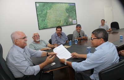 Rogério Teófilo se reúne com ex-atletas do futebol amador de Arapiraca e traça reencontro 