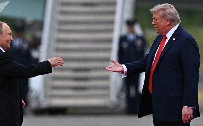 Putin telefona para Trump e parabeniza ex-presidente pelos 80 anos