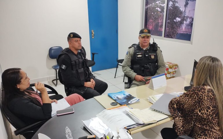 Secretária de Educação de Coruripe se reúne com comandante do 11º BPM