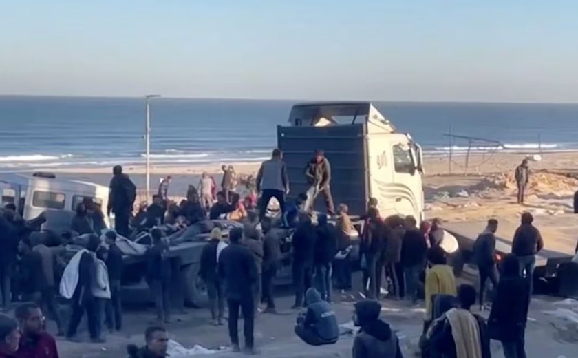 Ataque israelense deixa mais de cem mortos e centenas de feridos