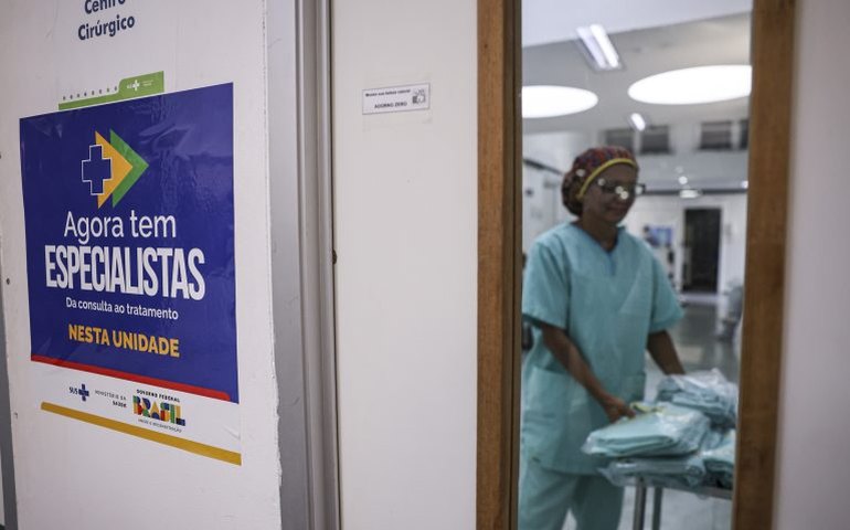 Pacientes do SUS de Atalaia e Delmiro Gouveia agora contam com carretas de saúde do Agora Tem Especialistas