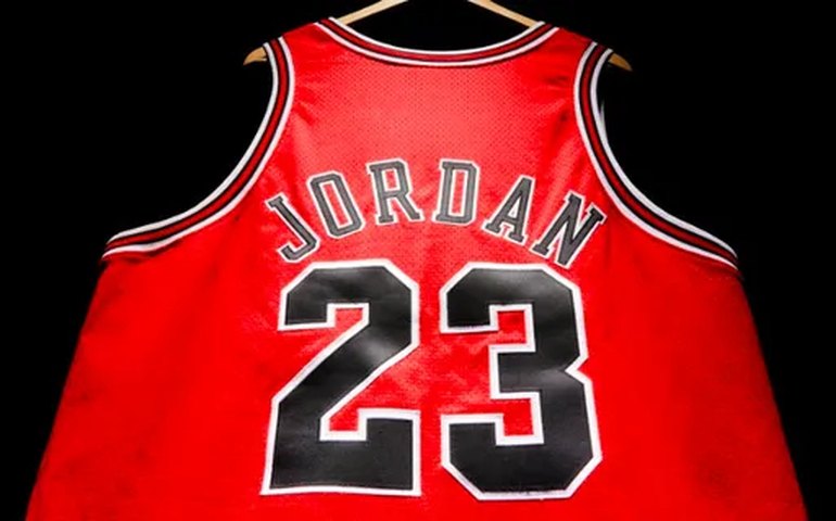 Camisa usada por Jordan nas finais de 1998 da NBA é vendida por US$ 10 milhões