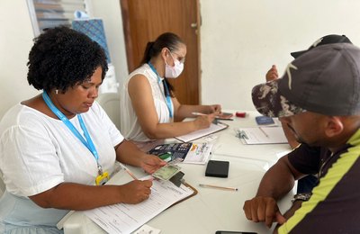 Prefeitura de Arapiraca oferece assistência social a ocupantes de terreno institucional do Zélia Barbosa 