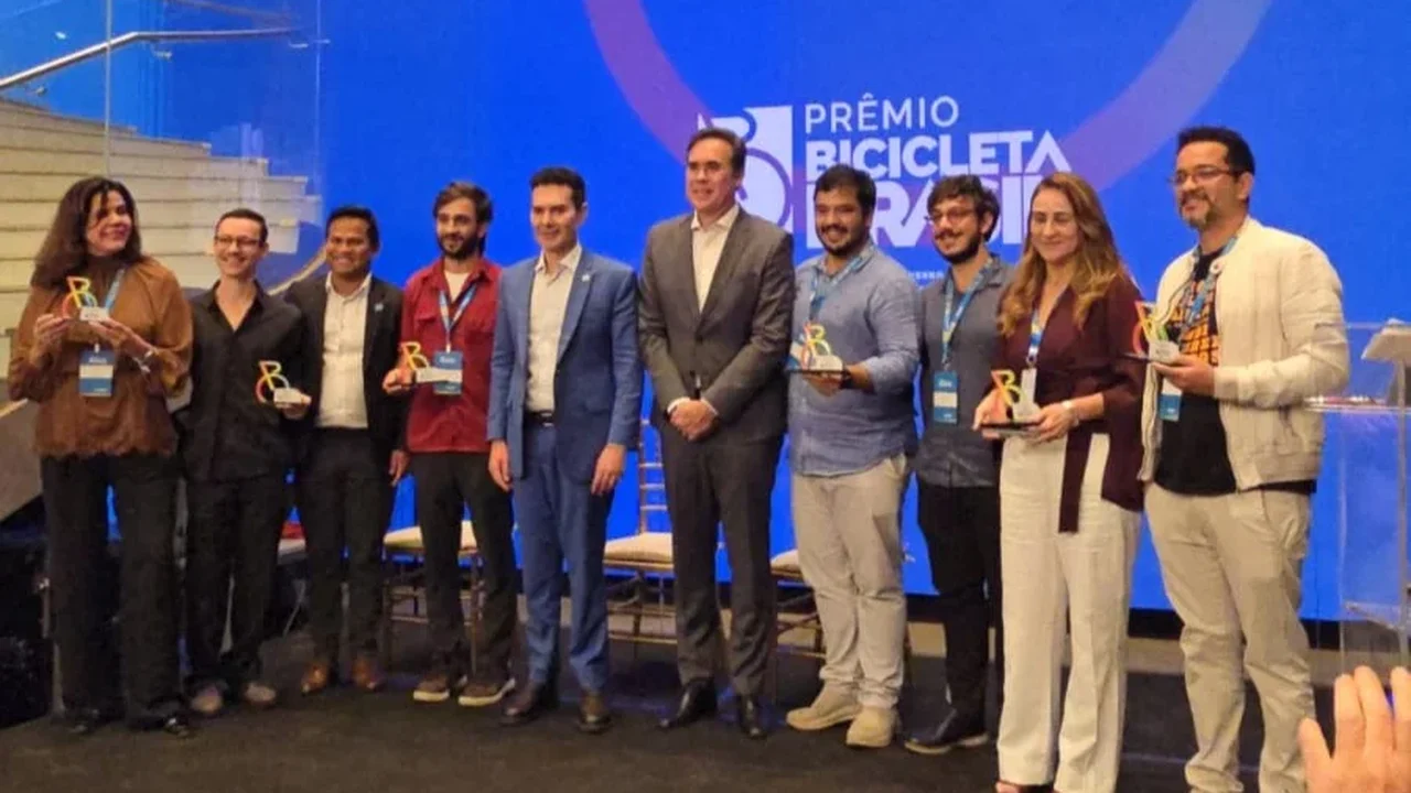 Arapiraca conquistou o 2º lugar na categoria de desenvolvimento do Prêmio Bicicleta Brasil, concedido pelo Ministério das Cidades a todos os municípios que incentivam o uso da bicicleta