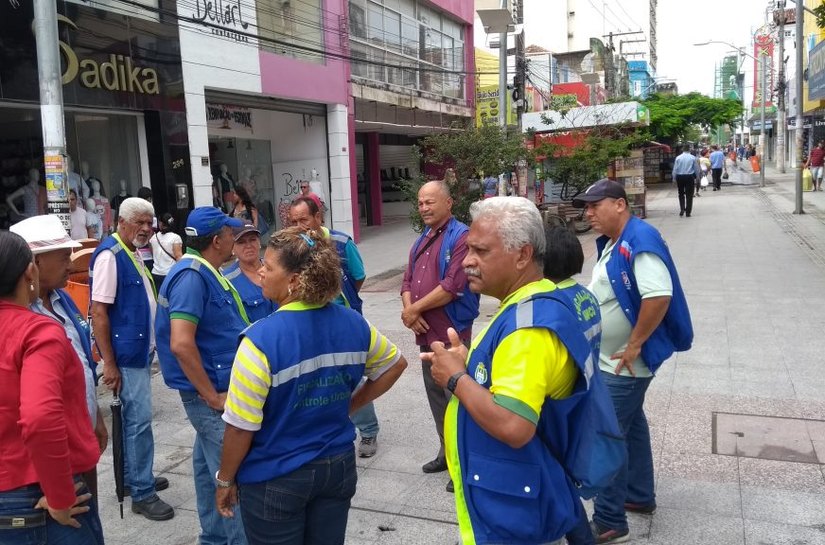 Prefeitura de Maceió faz ordenamento do Calçadão do Comércio