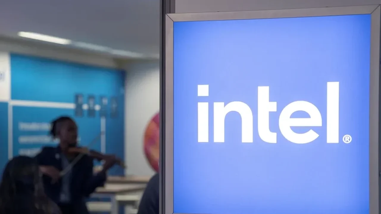 Trump diz considerar um acordo para uma fatia de 10% na Intel