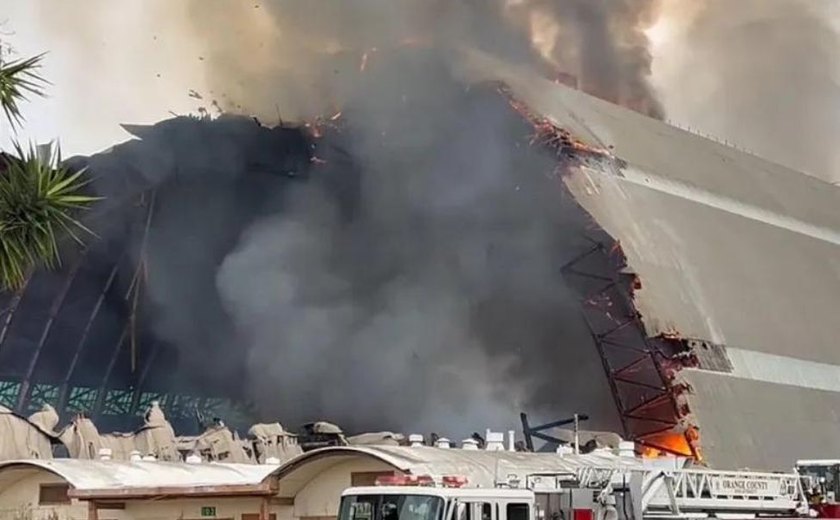 Hangar da Segunda Guerra famoso por filmes de Hollywood é destruído em incêndio na Califórnia, Estados Unidos