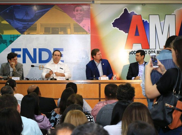 Marx Beltrão articula apoio técnico do FNDE a municípios alagoanos