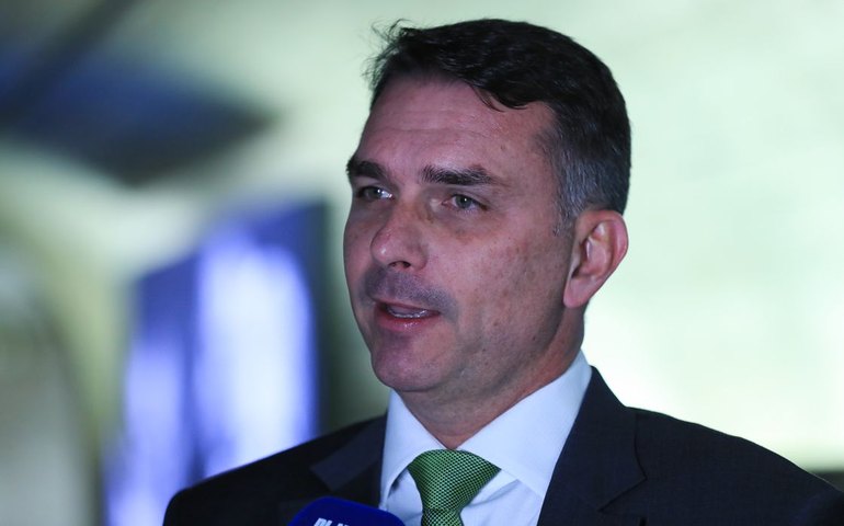 Deputados pedem investigação sobre relação entre Vorcaro e Flávio