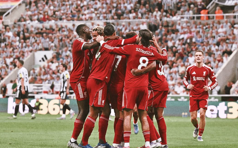 Liverpool vence o Newcastle nos acréscimos e mantém o aproveitamento de 100% na Premier League