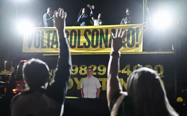 Fux diz que STF não tem competência para julgar Bolsonaro e vota por anulação