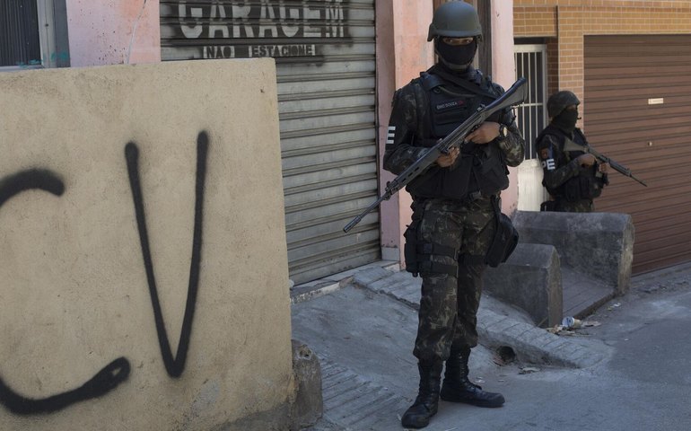 Bandidos brasileiros buscam treinamento militar em guerra na Ucrânia, aponta jornal argentino