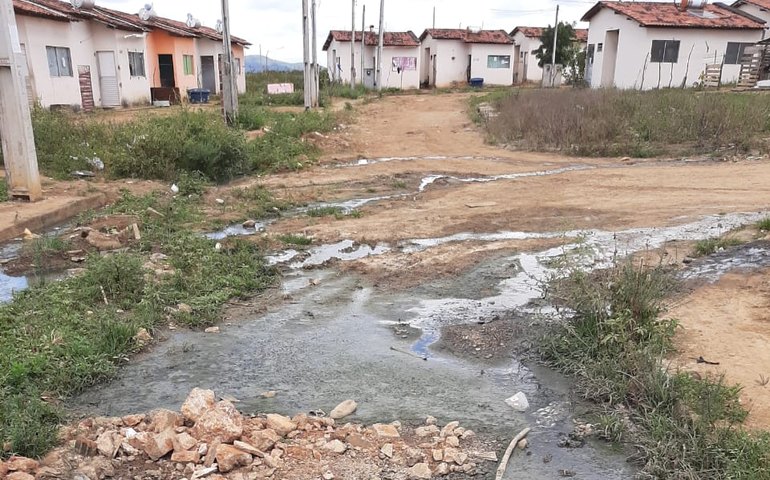 O abandono do Conjunto Brivaldo Medeiros: um retrato da desigualdade social em Palmeira dos Índios