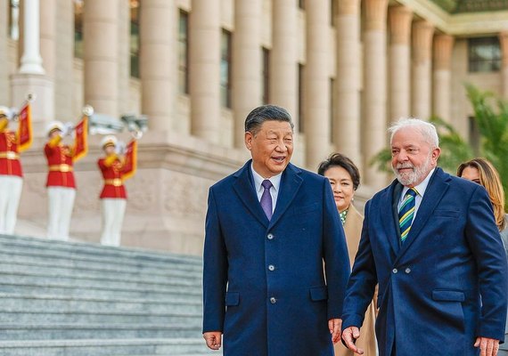 Lula e Xi Jinping assinam 15 acordos de parceria em Pequim