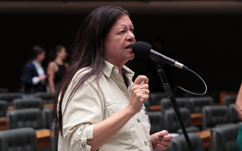 Comissão da Câmara aprova piso salarial de R$ 5,5 mil para assistentes sociais