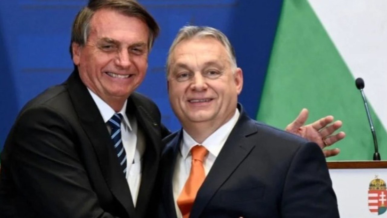 Presidente da Hungria chega ao Palácio do Planalto para reunião com Bolsonaro