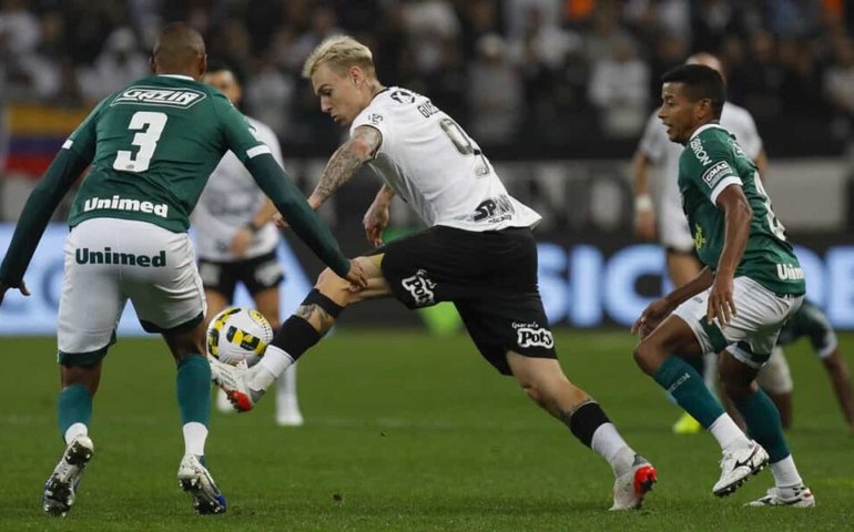 Corinthians controla Goiás, vence por 1 a 0 e iguala pontuação do líder Palmeiras