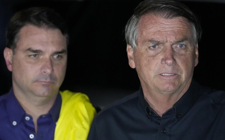 Bolsonaro solicita ao STF autorização para receber conselheiro de Trump na prisão