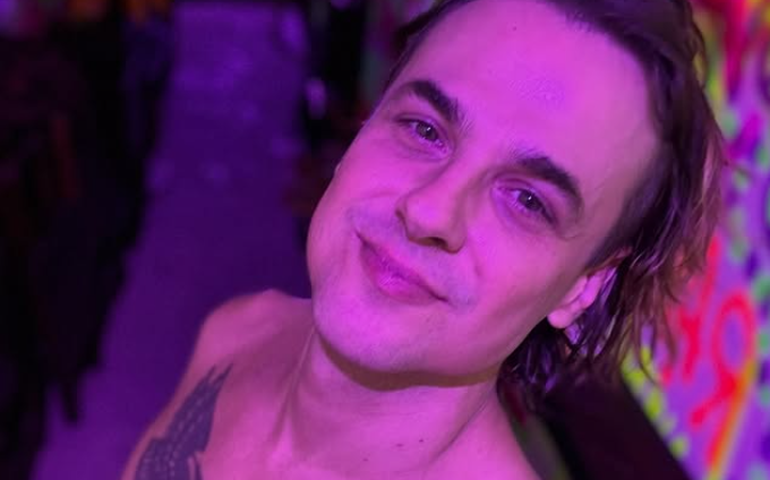 Ex-Malhação, Daniel Erthal se revolta após proibição de vender bebidas em bloco de Anitta
