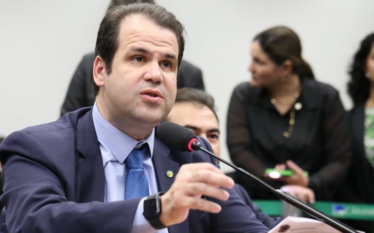 Projeto obriga empresas de inteligência artificial a oferecer ferramenta para proteger direito autoral