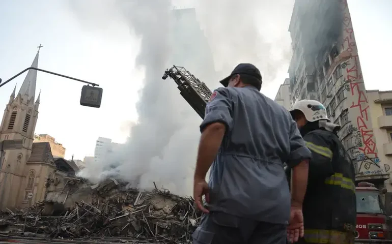 Incêndio atinge casarão do antigo Museu da Casa Brasileira, em SP