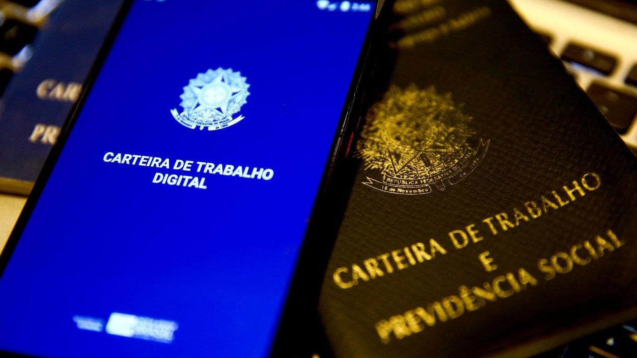 Análise: CLT perdeu status e jovens estão trocando direitos por uma renda líquida maior e imediata