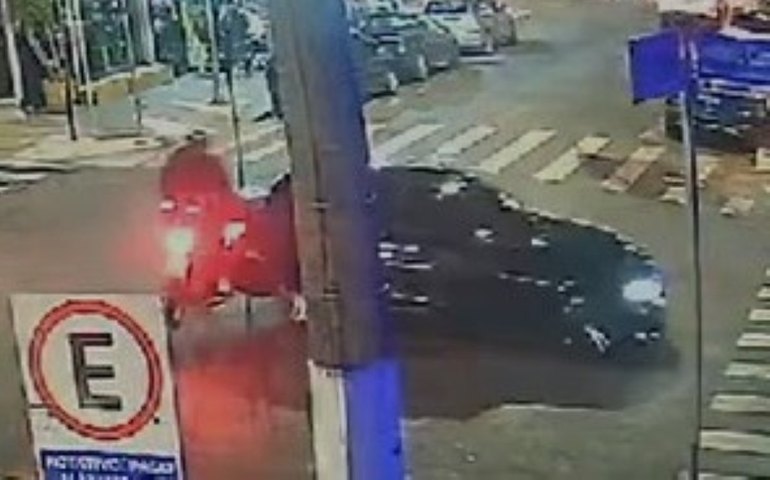 Procurador derruba motociclista e é seguido por motoqueiros que tentam invadir a sua casa