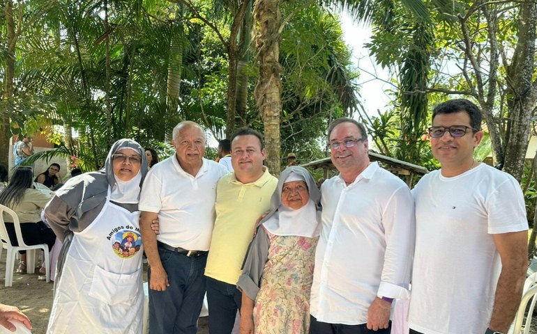 Prefeito Luciano visita o Mosteiro da Natividade do Senhor