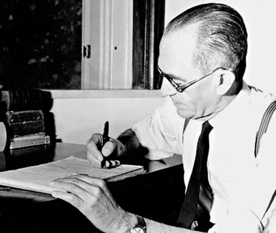 Palmeira dos Índios relembra os 73 anos da morte de Graciliano Ramos, um de seus filhos mais ilustres