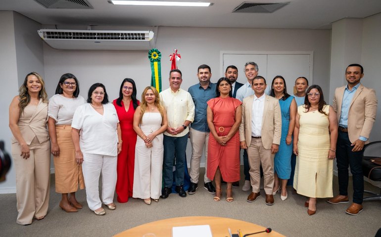 Paulo Dantas empossa 13 novos gerentes especiais de educação do biênio 2026-2027