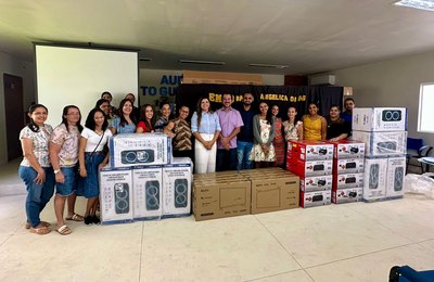 Prefeita Marcela Gomes entrega novos equipamentos para escolas da zona rural de Novo Lino 