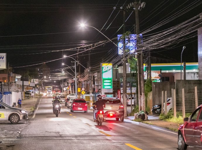 Prefeitura amplia pontos de iluminação em mais quatro grotas e no Feitosa