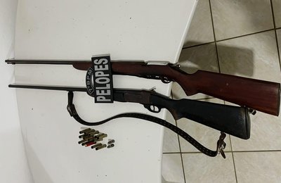 Ações operacionais da PM apreendem armas de fogo e recuperam veículo