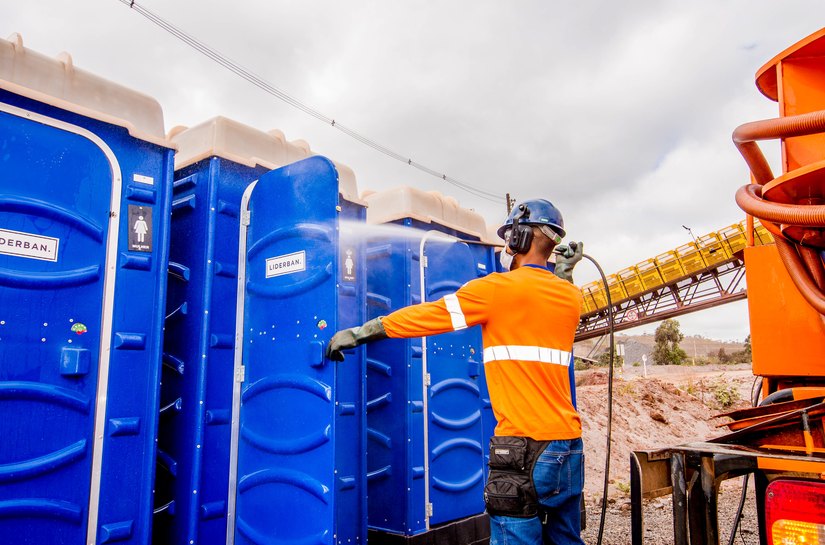Carnaval: saiba como usar banheiros móveis corretamente para evitar riscos à sua saúde e à dos outros foliões